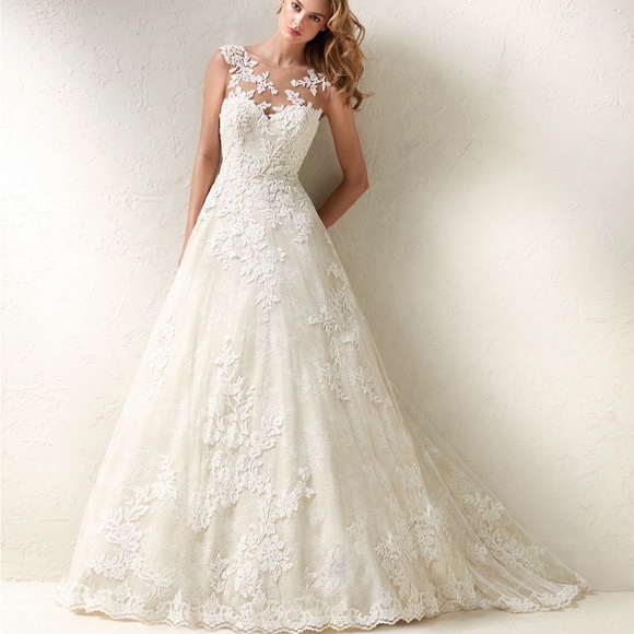 Pronovias Wedding Dress - Dracma - Picture 3 of 8